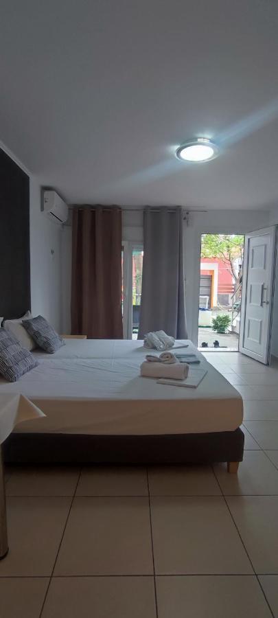Ilida Apartments Néa Péramos Buitenkant foto